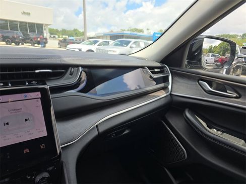 Used 2022 Jeep Grand Cherokee L Limited image 26