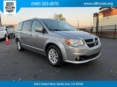 Used 2019 Dodge Grand Caravan SXT w/ Driver Convenience Group FWD image 3
