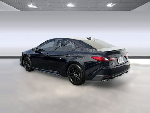 Used 2025 Toyota Camry SE FWD image 3