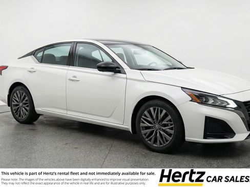 Used 2025 Nissan Altima 2.5 SV FWD image 1