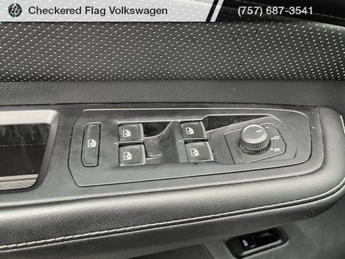 Used 2024 Volkswagen Atlas SE image 16