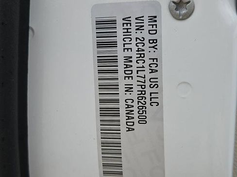 Used 2023 Chrysler Pacifica Touring-L FWD image 30