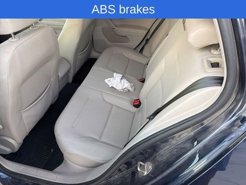 Used 2018 Volkswagen Golf SE image 6