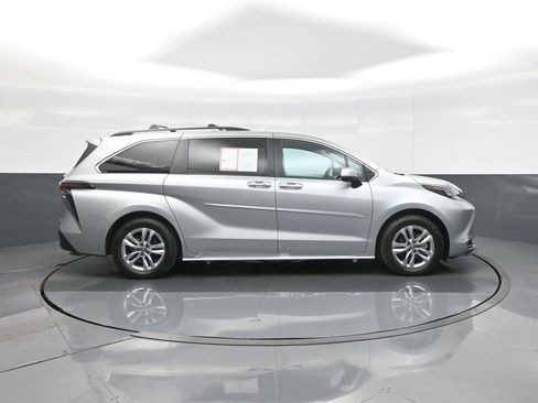 Certified 2024 Toyota Sienna XLE w/ XLE Plus Package image 10