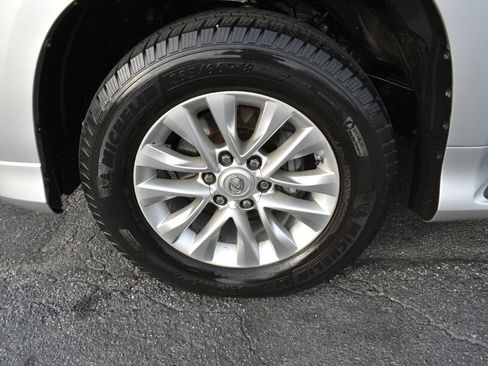 Used 2015 Lexus GX 460 image 34