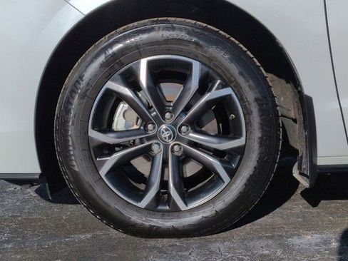 Used 2025 Toyota Sienna Platinum image 11