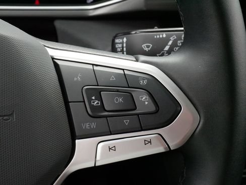 Certified 2025 Volkswagen Taos SE AWD/4WD image 25