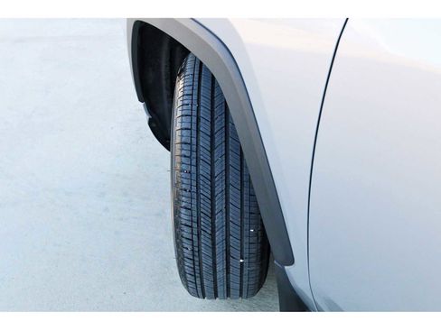 Used 2025 Toyota RAV4 XLE image 29