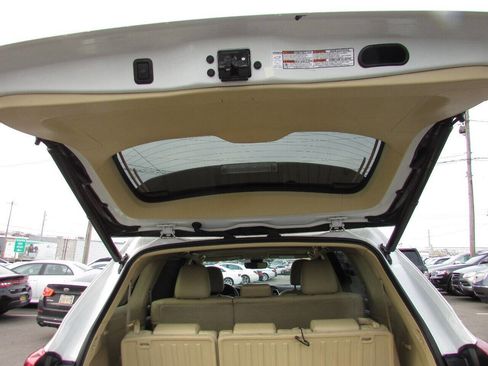 Used 2019 Toyota Highlander XLE image 25