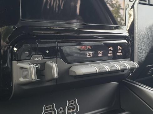 New 2026 RAM 3500 Big Horn AWD/4WD image 12