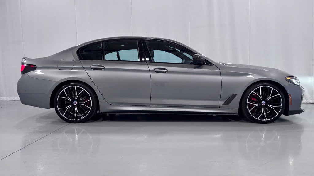 Used 2023 BMW M550i xDrive w/ Dynamic Handling Package AWD/4WD image 6