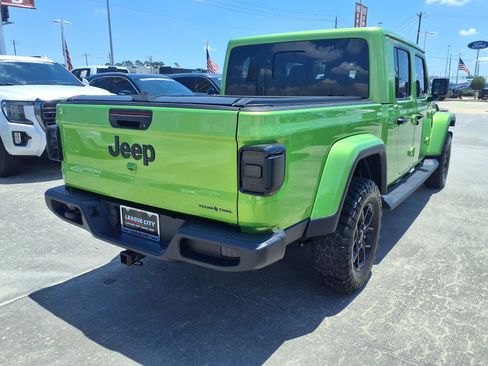 Used 2025 Jeep Gladiator Sport AWD/4WD image 4