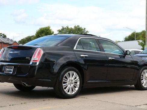Used 2011 Chrysler 300 C AWD/4WD image 9