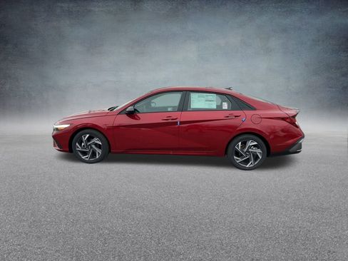 Used 2025 Hyundai Elantra Sport image 14