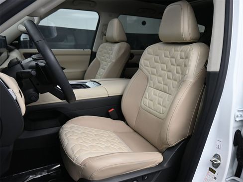 Used 2025 Nissan Armada Platinum Reserve image 20