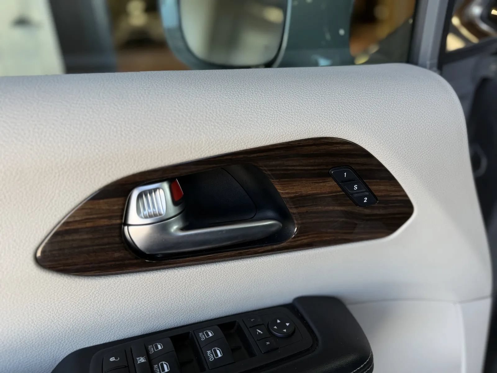 Used 2022 Chrysler Pacifica Limited FWD image 27