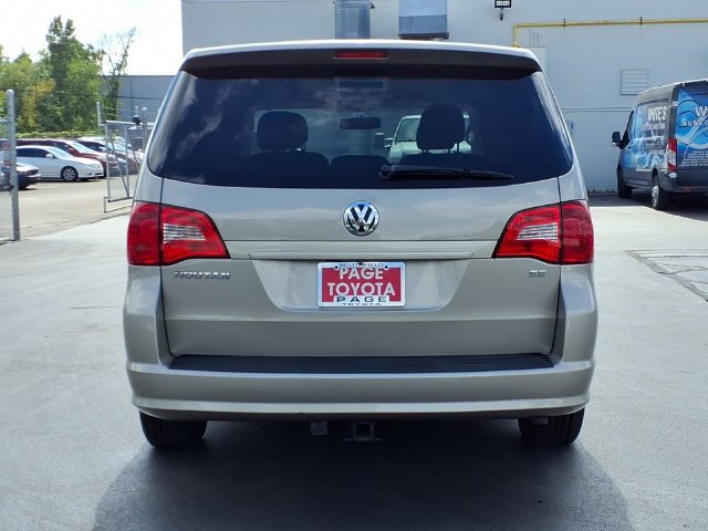 Used 2009 Volkswagen Routan SE FWD image 5
