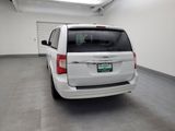 Used 2016 Chrysler Town & Country Touring image 6