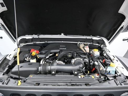 Used 2021 Jeep Wrangler Unlimited Rubicon w/ Safety Group AWD/4WD image 9