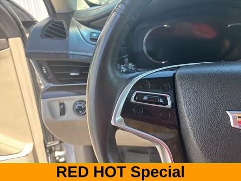 Used 2018 Cadillac Escalade ESV Luxury AWD/4WD image 18