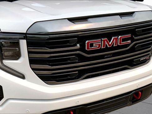 Used 2024 GMC Sierra 1500 AT4 w/ Technology Package AWD/4WD image 29