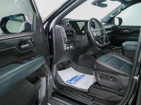 Used 2025 GMC Yukon XL AT4 w/ AT4 Premium Package AWD/4WD image 3
