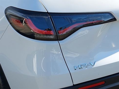 Certified 2023 Honda HR-V LX image 35