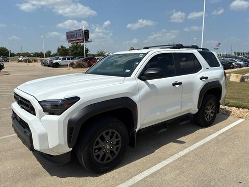 Used 2025 Toyota 4Runner SR5 AWD/4WD image 4