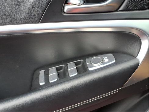 Used 2022 Genesis G70 2.0T image 17