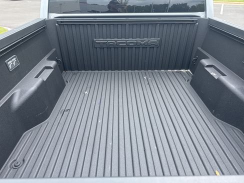 Used 2025 Toyota Tacoma SR5 AWD/4WD image 31