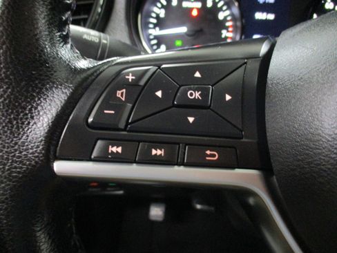 Used 2020 Nissan Rogue SV image 20