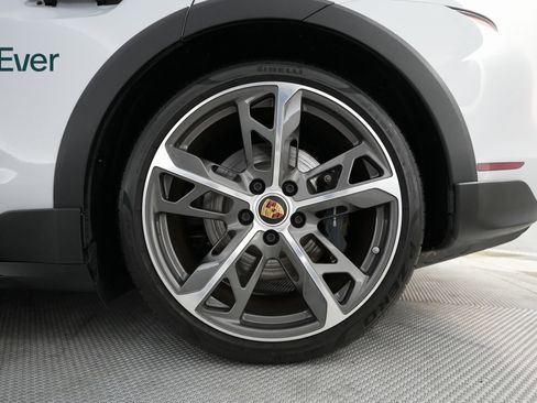 Used 2022 Porsche Taycan 4 Cross Turismo image 17