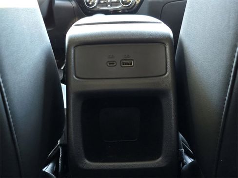 Certified 2025 Chevrolet Trax LT image 15