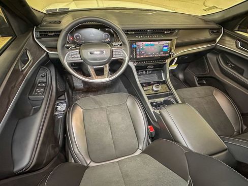 New 2026 Jeep Grand Cherokee Altitude AWD/4WD image 9