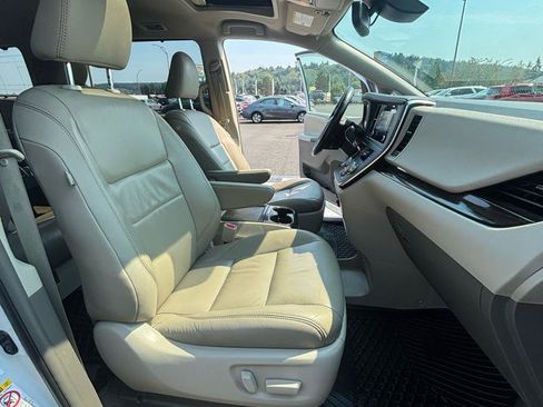 Used 2019 Toyota Sienna AWD image 34