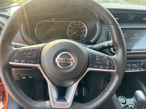Used 2019 Nissan Kicks SR w/ SR Premium Package FWD image 19