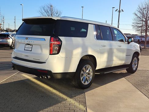 Used 2021 Chevrolet Suburban Premier w/ Premium Package image 3