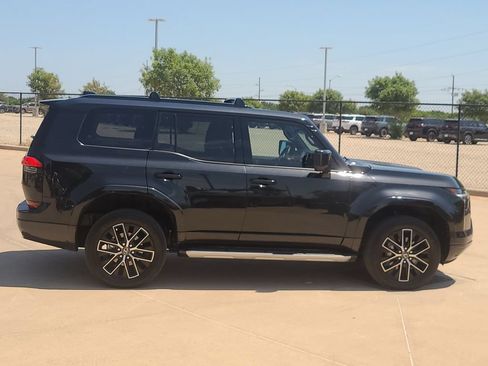 Used 2024 Lexus GX 550 AWD/4WD image 4