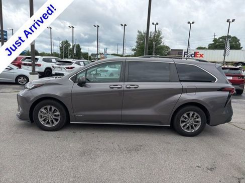 Used 2021 Toyota Sienna XLE FWD image 6