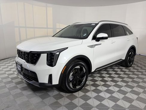 Used 2025 Kia Sorento EX image 3
