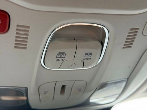 Used 2021 Jeep Renegade Latitude image 19