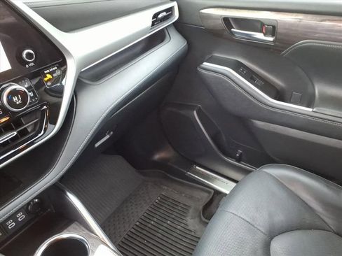 Used 2023 Toyota Highlander Platinum image 37