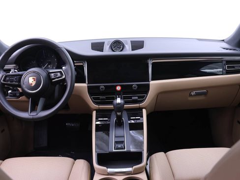 Used 2025 Porsche Macan AWD/4WD image 18
