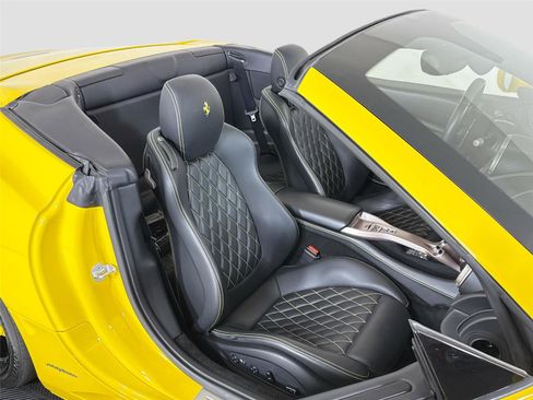 Used 2014 Ferrari California image 17