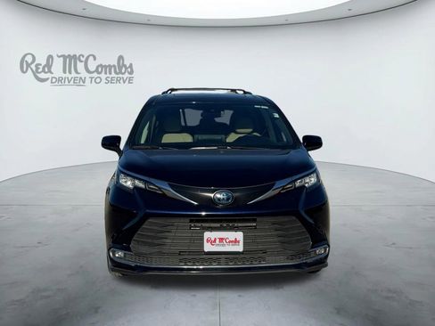 Used 2023 Toyota Sienna XLE image 8
