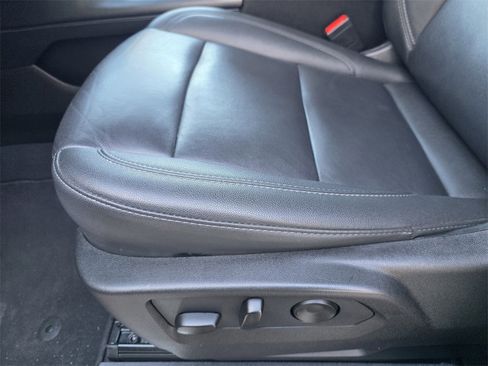 Used 2024 Chevrolet Suburban LT image 18