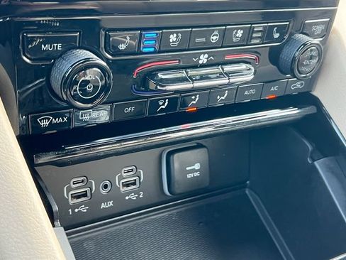 Used 2023 Jeep Grand Cherokee Limited w/ Luxury Tech Group II AWD/4WD image 30