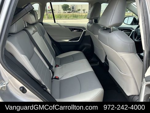 Used 2022 Toyota RAV4 XLE Premium image 30