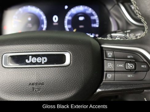 Used 2023 Jeep Grand Cherokee Altitude AWD/4WD image 10