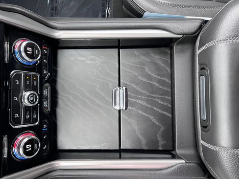 Used 2024 GMC Yukon XL Denali AWD/4WD image 46
